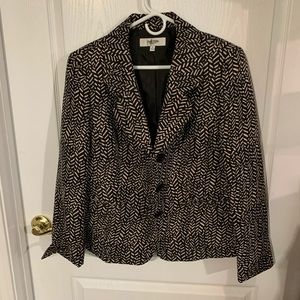 Jones Studio Sz 16 Blazer. Black/cream print A4